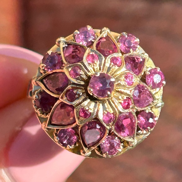 Sold- 18k Yellow Gold Natural Pink Sapphires Ladies Ring - Picture 3 of 17
